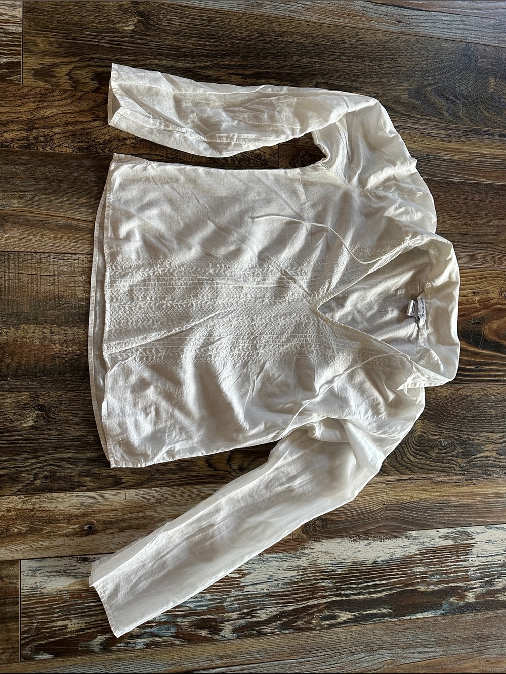 Abercrombie & Fitch White V-Neck Pintuck Blouse
